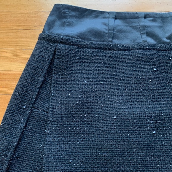 Black woven mini skirt with miniature sequins and silky top - Picture 2 of 5